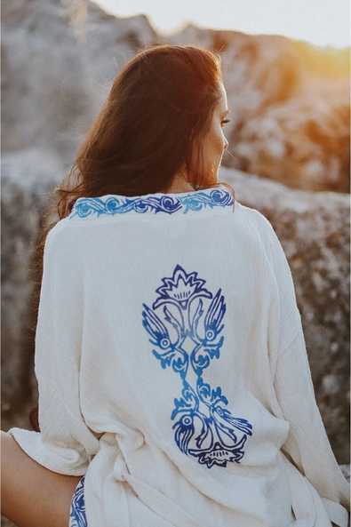 Caria Kimono - Softness with Presence